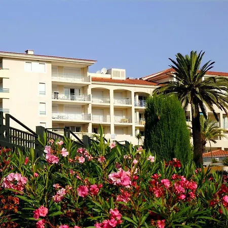 Aparthotel Odalys Les Pins Bleus 2*